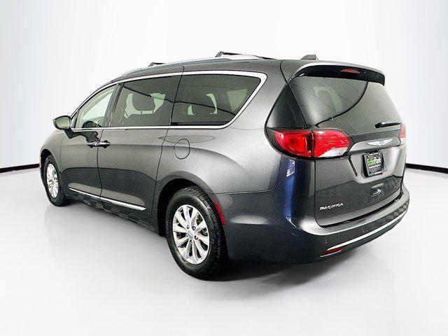Photo of 2018 Granite Crystal Metallic Clearcoat Chrysler Pacifica