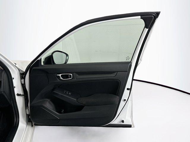 Photo of 2022 Platinum White Pearl Honda Civic