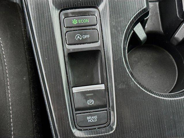 Photo of 2022 Platinum White Pearl Honda Civic