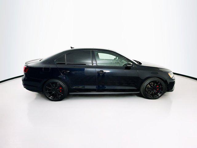 Photo of 2018 Deep Black Pearl Metallic Volkswagen Jetta