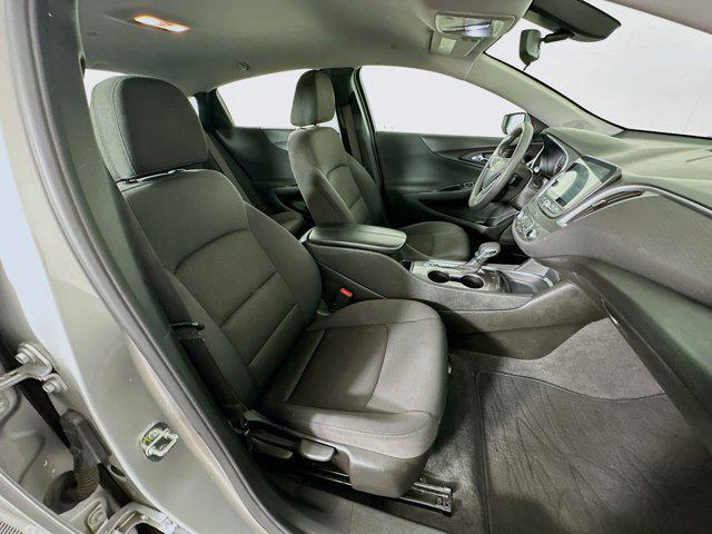 Photo of 2022 Silver Ice Metallic Chevrolet Malibu