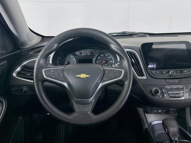 Photo of 2022 Silver Ice Metallic Chevrolet Malibu
