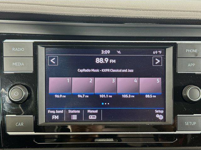 Photo of 2019 Blue Silk Metallic Volkswagen Jetta