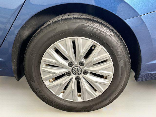 Photo of 2019 Blue Silk Metallic Volkswagen Jetta