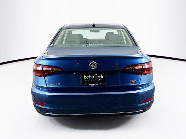 Photo of 2019 Blue Silk Metallic Volkswagen Jetta