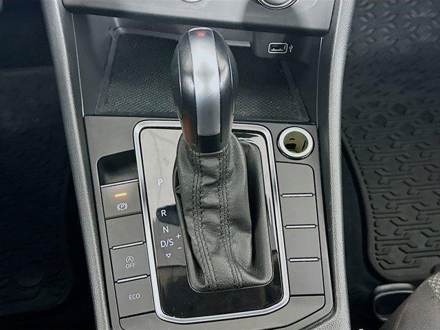 Photo of 2019 Blue Silk Metallic Volkswagen Jetta