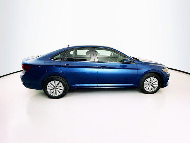 Photo of 2019 Blue Silk Metallic Volkswagen Jetta