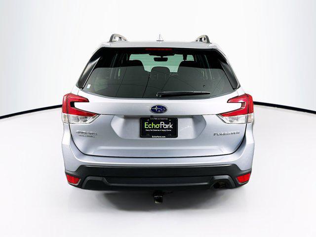 Photo of 2023 Ice Silver Metallic Subaru Forester