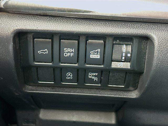 Photo of 2023 Ice Silver Metallic Subaru Forester