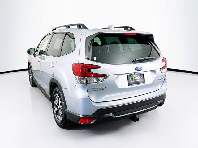 Photo of 2023 Ice Silver Metallic Subaru Forester