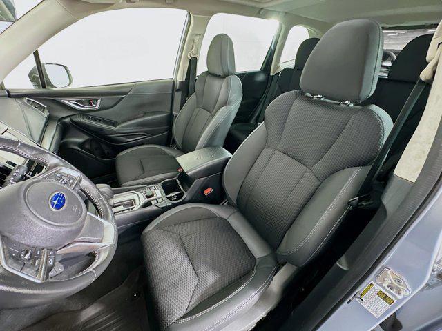 Photo of 2023 Ice Silver Metallic Subaru Forester
