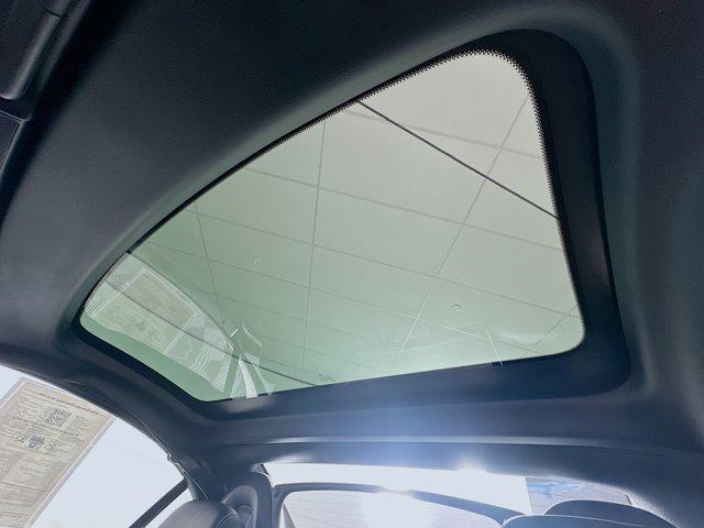 Photo of 2018 Polar White Mercedes-Benz SLC 300