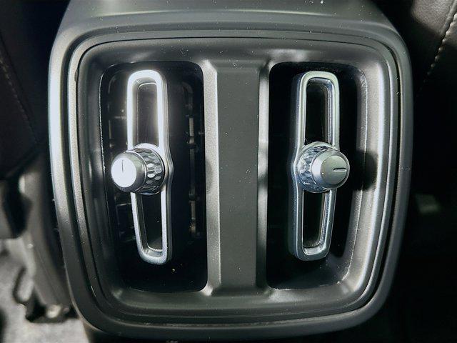 Photo of 2025 Onyx Black Metallic Volvo XC40