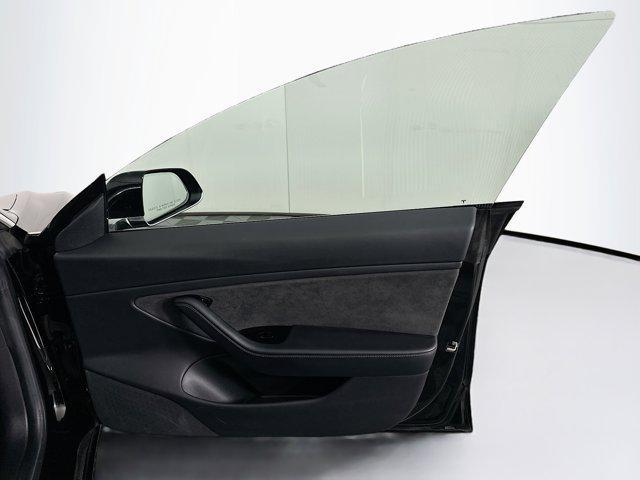 Photo of 2020 Solid Black Tesla Model 3