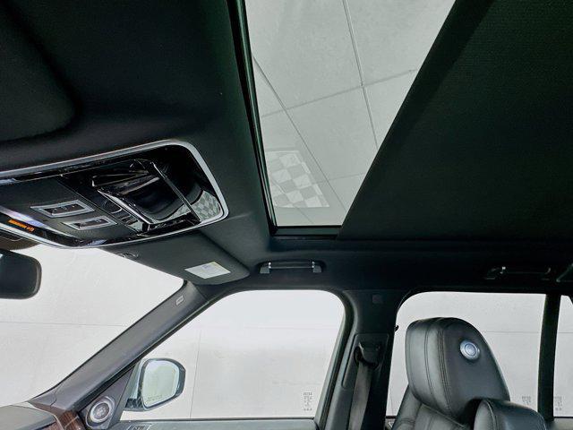 Photo of 2015 Indus Silver Metallic Land Rover Range Rover