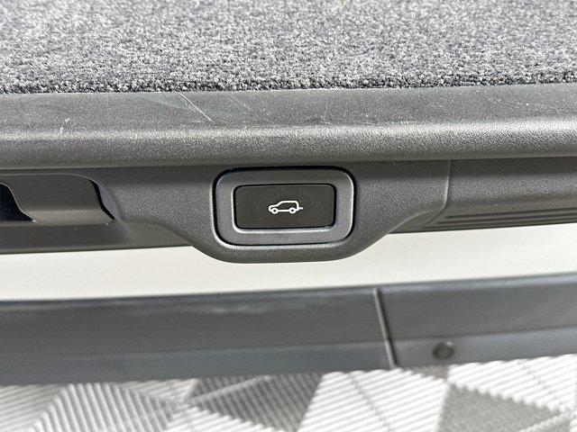 Photo of 2015 Indus Silver Metallic Land Rover Range Rover