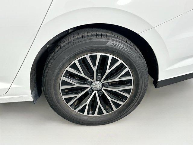 Photo of 2019 Pure White Volkswagen Jetta