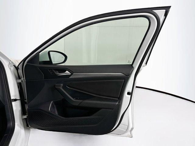 Photo of 2019 Pure White Volkswagen Jetta