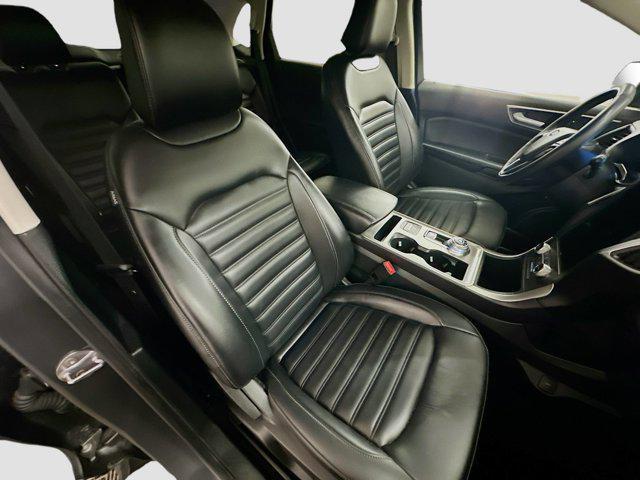 Photo of 2024 Carbonized Gray Metallic Ford Edge