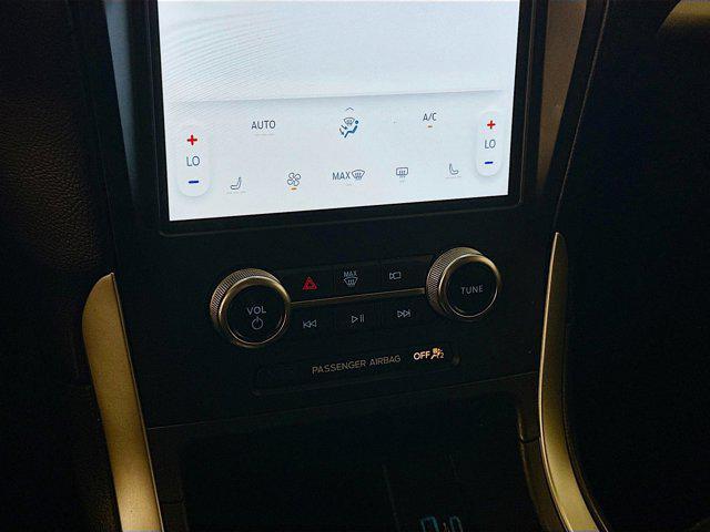 Photo of 2024 Carbonized Gray Metallic Ford Edge