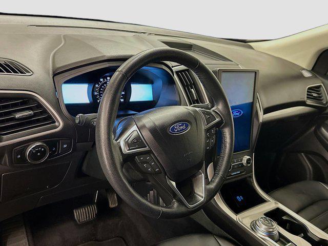 Photo of 2024 Carbonized Gray Metallic Ford Edge