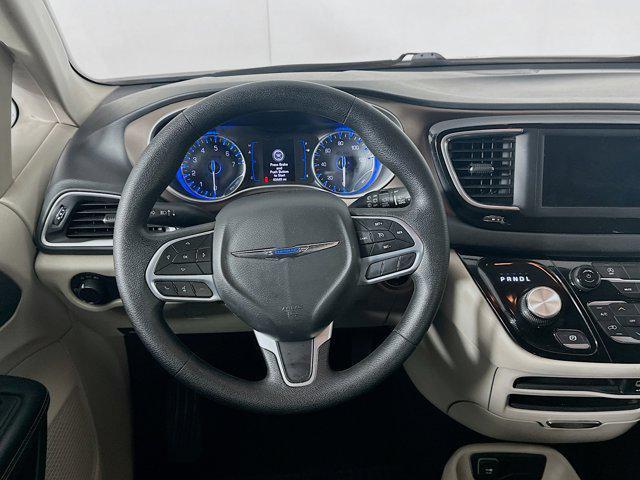 Photo of 2020 Bright White Clearcoat Chrysler Voyager