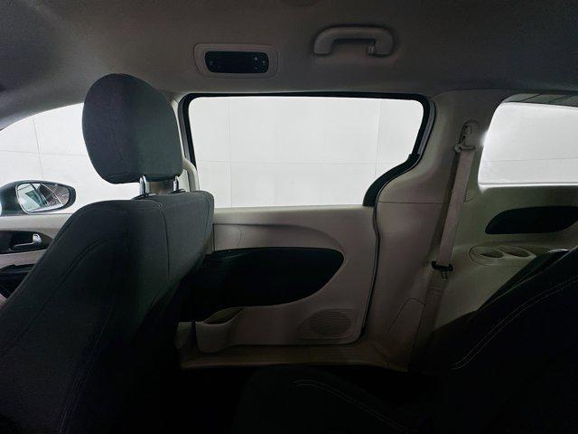 Photo of 2020 Bright White Clearcoat Chrysler Voyager