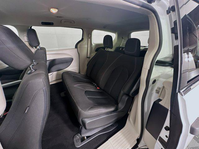 Photo of 2020 Bright White Clearcoat Chrysler Voyager