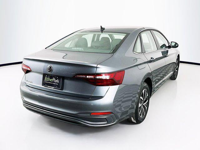 Photo of 2024 Platinum Gray Metallic Volkswagen Jetta