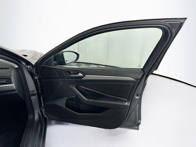 Photo of 2024 Platinum Gray Metallic Volkswagen Jetta