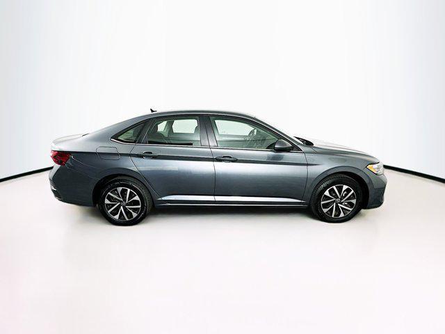 Photo of 2024 Platinum Gray Metallic Volkswagen Jetta