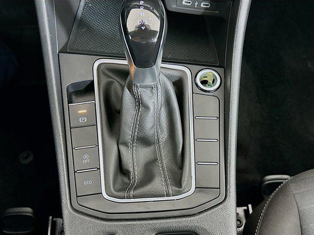 Photo of 2024 Platinum Gray Metallic Volkswagen Jetta