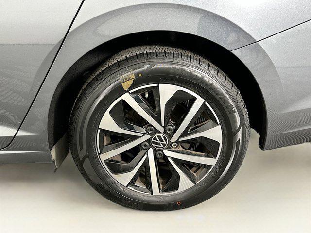 Photo of 2024 Platinum Gray Metallic Volkswagen Jetta