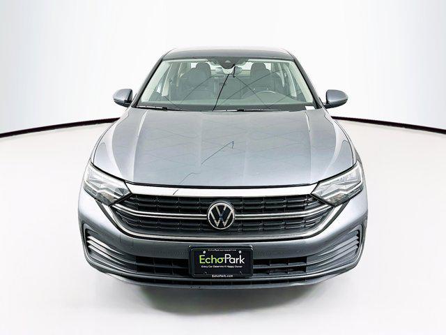 Photo of 2024 Platinum Gray Metallic Volkswagen Jetta