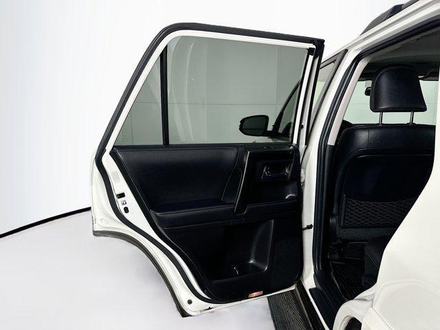 Photo of 2021 Blizzard Pearl Toyota 4Runner