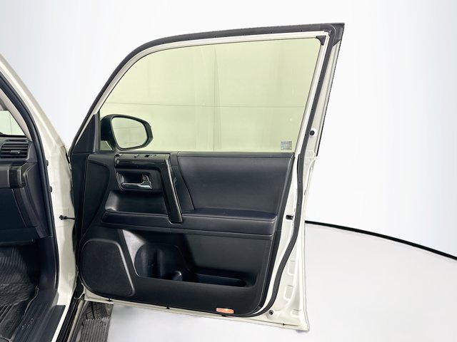 Photo of 2021 Blizzard Pearl Toyota 4Runner