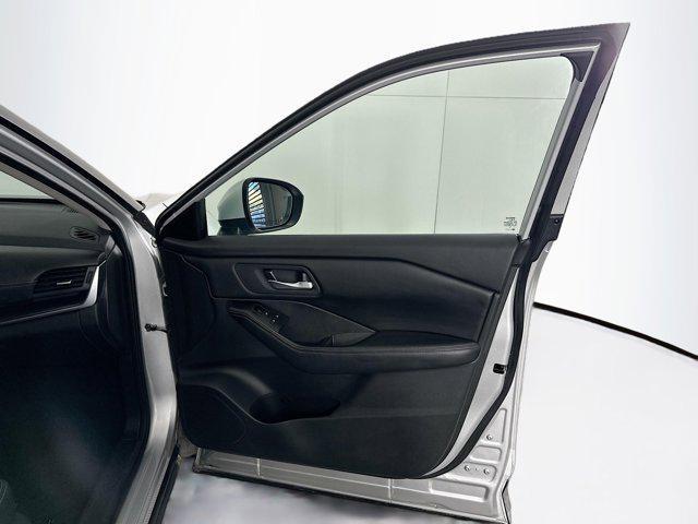 Photo of 2024 Brilliant Silver Metallic Nissan Rogue