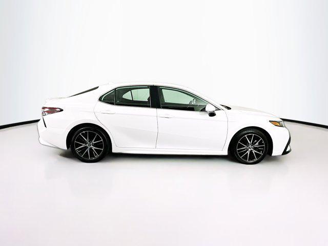 Photo of 2023 Ice Cap Toyota Camry
