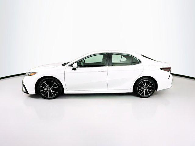 Photo of 2023 Ice Cap Toyota Camry