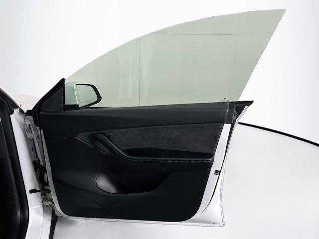 Photo of 2021 Pearl White Multi-Coat Tesla Model Y