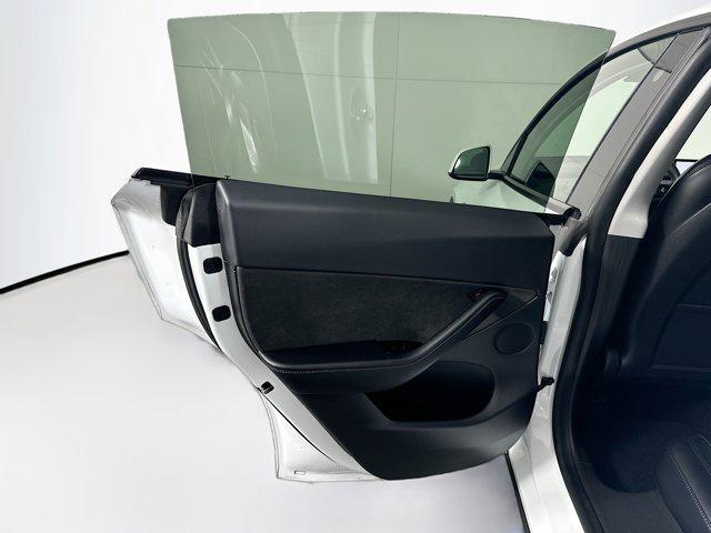 Photo of 2021 Pearl White Multi-Coat Tesla Model Y
