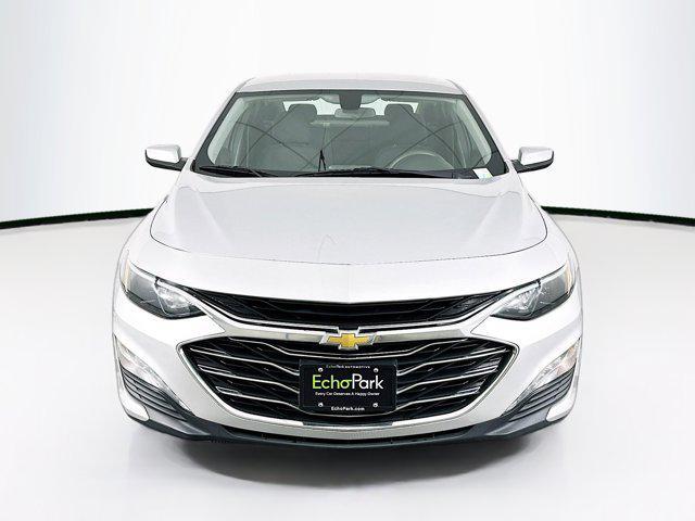 Photo of 2022 Silver Ice Metallic Chevrolet Malibu
