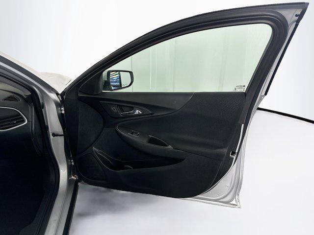 Photo of 2022 Silver Ice Metallic Chevrolet Malibu
