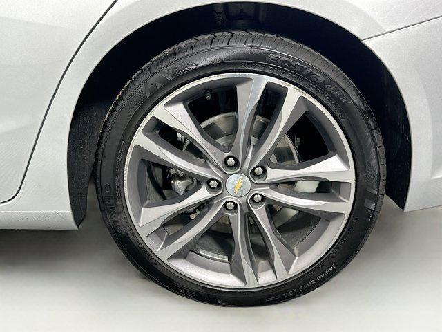 Photo of 2022 Silver Ice Metallic Chevrolet Malibu