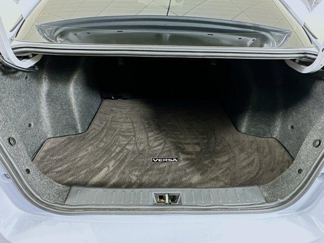 Photo of 2023 Gray Sky Pearl Nissan Versa
