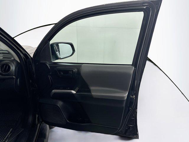 Photo of 2016 Black Toyota Tacoma