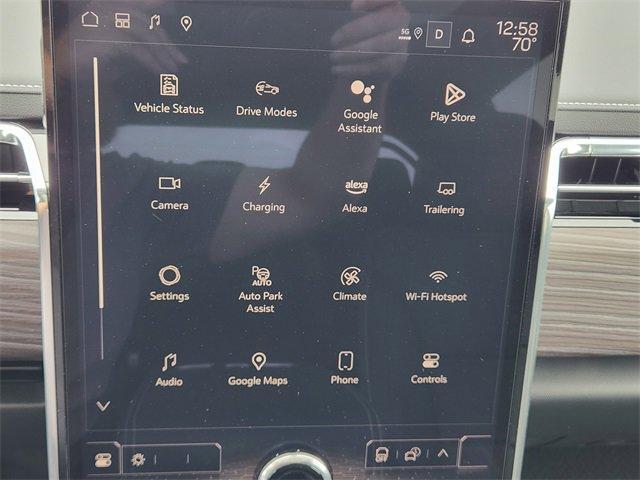 Photo of 2025 Summit White GMC Sierra EV