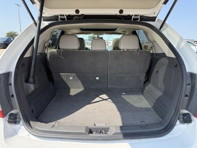 Photo of 2013 White Ford Edge