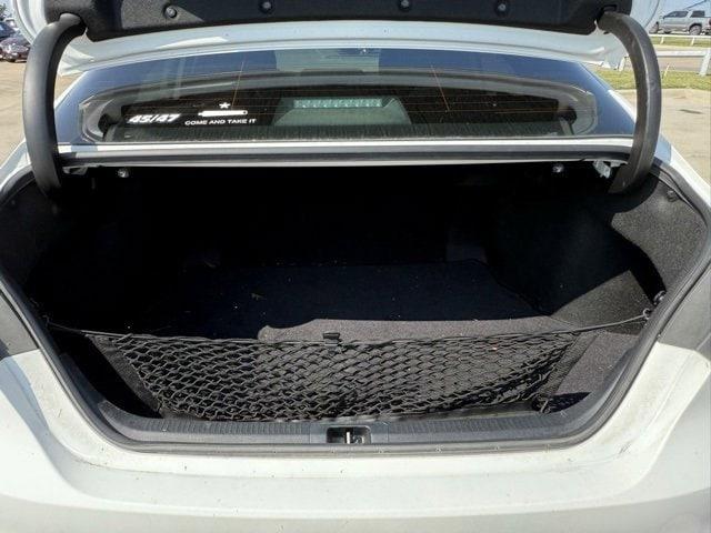 Photo of 2022 White Toyota Camry Hybrid