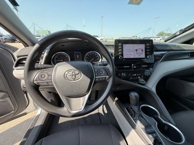 Photo of 2022 White Toyota Camry Hybrid